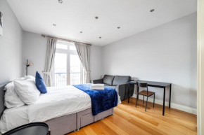 Relax and Unwind, King Beds Near Camden Town